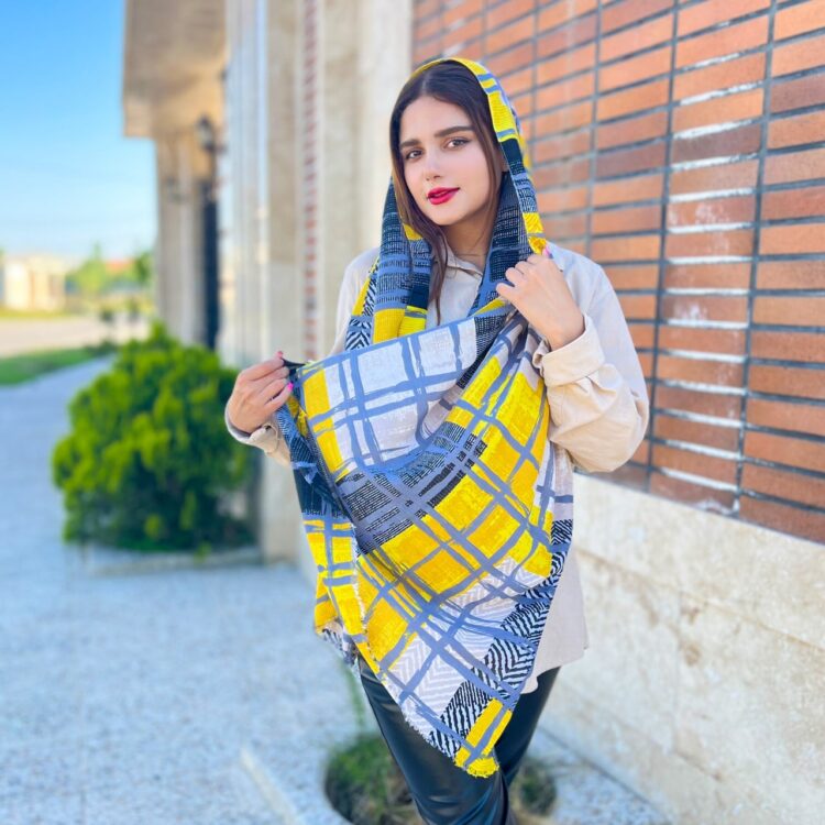 شال دخترانه طرح دار