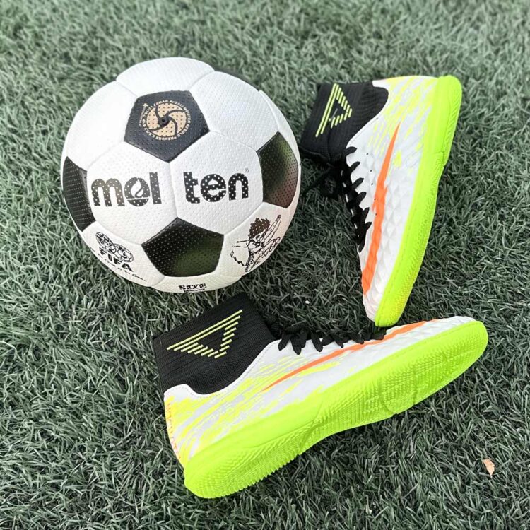 توپ فوتبال MOLTEN سفید کد 16375