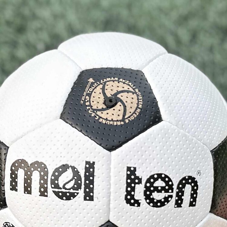 توپ فوتبال مولتن سفید کد 16375