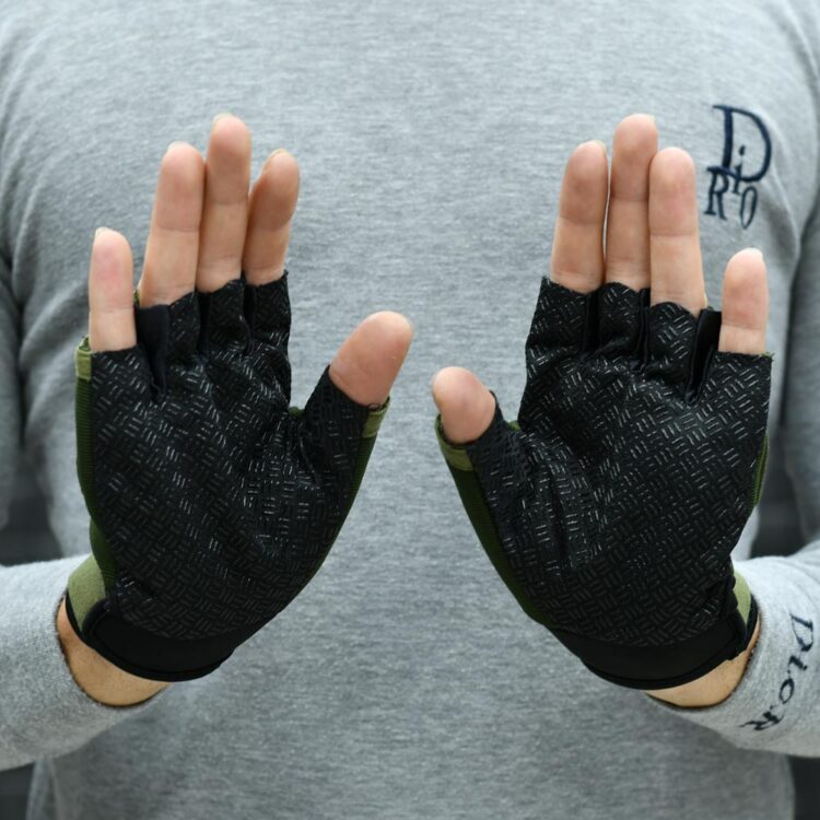 دستکش ورزشی نیم بند کد 17274