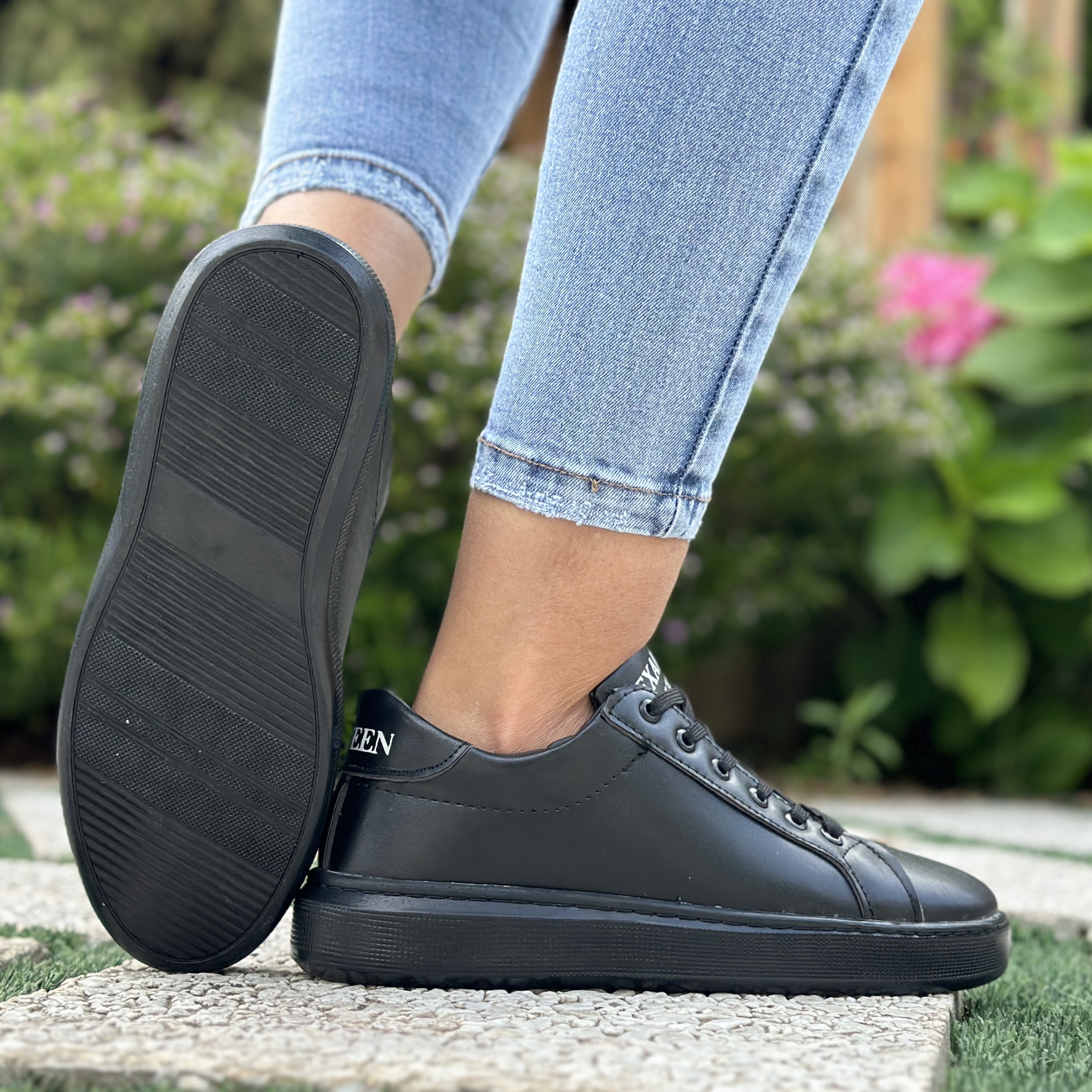 کتانی دخترانه مک کویین مشکی کد 21987