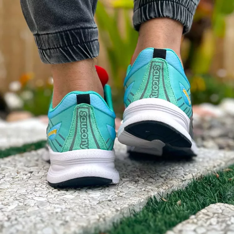 کتانی مردانه Saucony فیروزه ای کد 25832