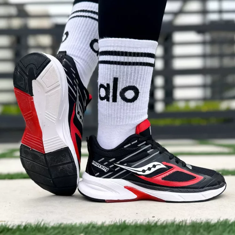کتانی دخترانه Saucony مشکی کد 25866
