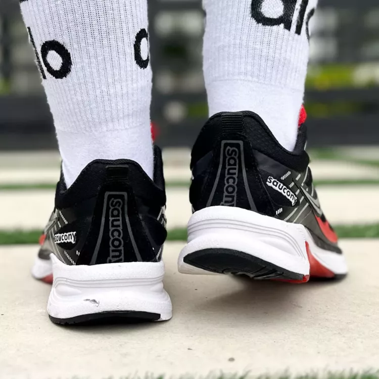 کتانی دخترانه Saucony مشکی کد 25866