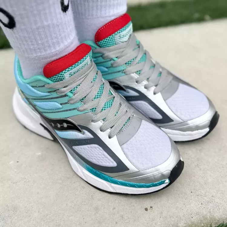 کتانی دخترانه Saucony فیروزه ای کد 25836