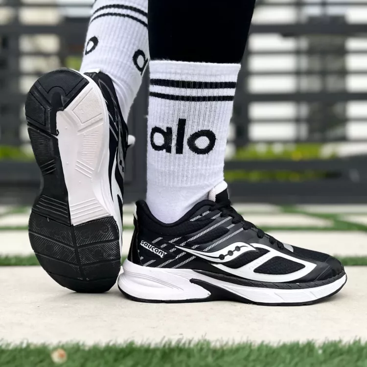 کتانی دخترانه Saucony مشکی کد 25837
