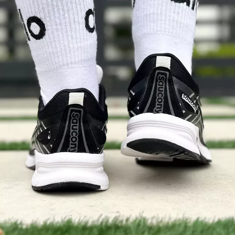 کتانی دخترانه Saucony مشکی کد 25837