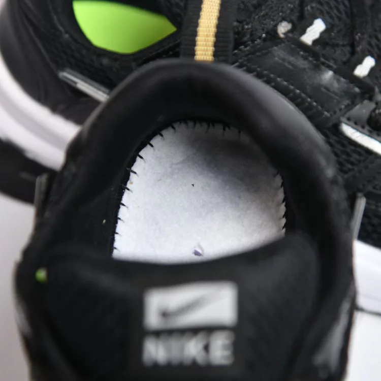 کتانی میانه نایک V2K مشکی کد 28094