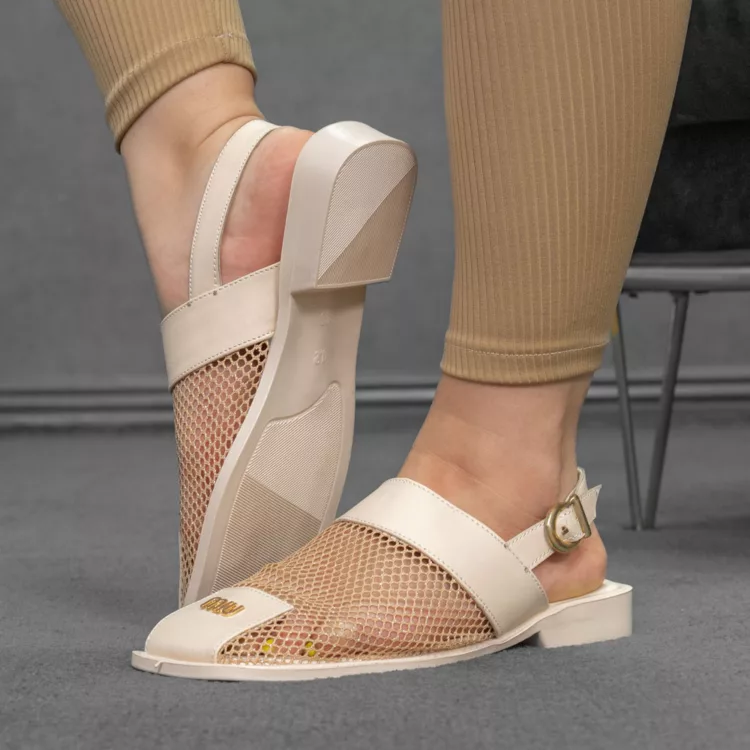 صندل دخترانه miu miu کرم کد 29990