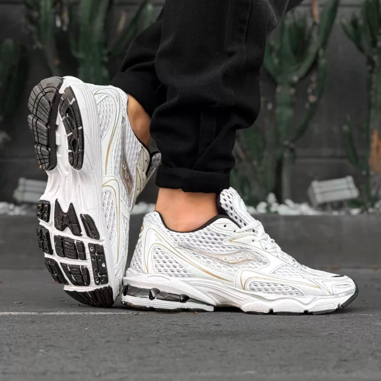 کتانی مردانه saucony سفید کد 29833