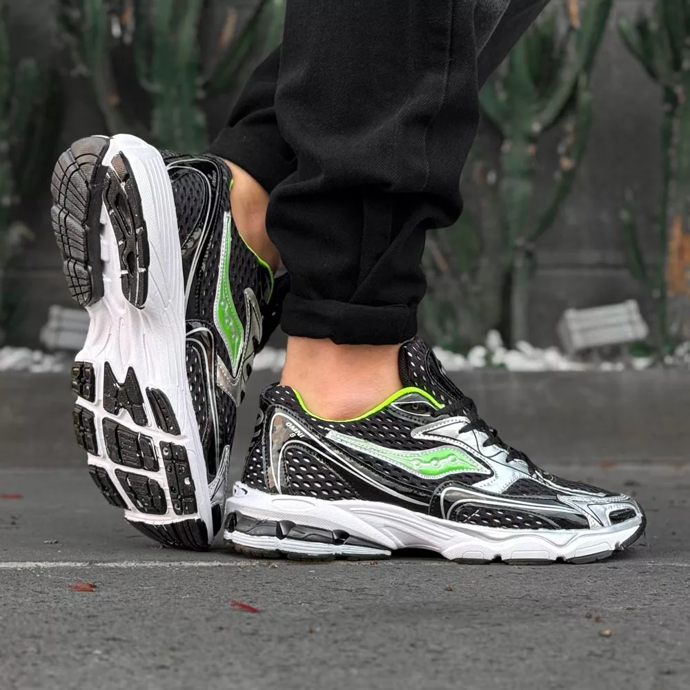 کتانی مردانه saucony مشکی کد 29832